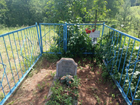 Могила воина советской Армии - лётчика Данилина Михаила Фёдоровича.