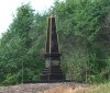 Памятный знак в честь 200-летия со дня подписания русско-испанского договора о союзе против Франции. Договор был подписан а почтовой станции Сеньково 20 июля 1812 года канцлером Николаем Румянцевым и уполномоченным испанских кортесов Сеа Бермудесом.